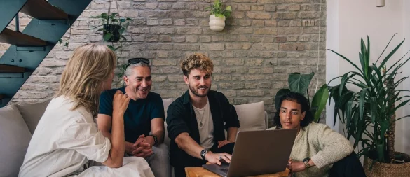 Vom eigenen Umfeld in Sachen Geldanlage beraten lassen? Das ist eher keine gute Idee. - © Zacharie Scheurer/dpa-tmn