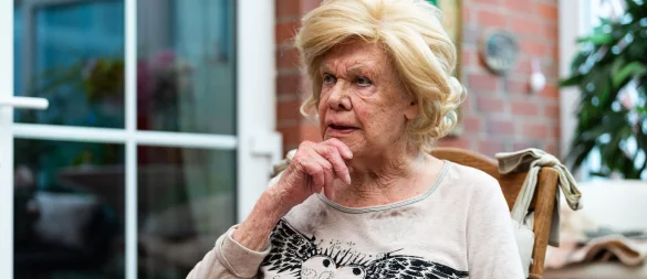 Die in der Lüneburger Heide lebende Schauspielerin kann nichts mehr sehen. (Archivbild) - © Philipp Schulze/dpa