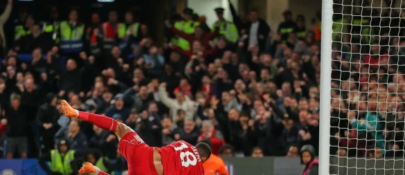Ein Tor mit vollem Einsatz - aber zu wenig für den FC Liverpool. - © Ian Walton/AP/dpa