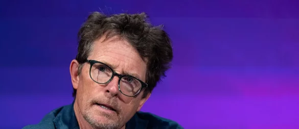 Der an Parkinson erkrankte Hollywoodstar Michael J. Fox (64) lobt seinen Schauspiel-Kollegen Harrison Ford (83) und dessen Fürsorglichkeit beim gemeinsamen Dreh der Serie «Shrinking». (Archivbild) - © Sven Hoppe/dpa