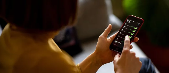 Aktien und Fonds günstig kaufen und verkaufen? Damit werben einige Depotanbieter. - © Fabian Sommer/dpa/dpa-tmn