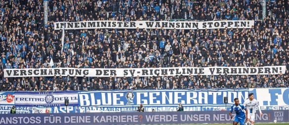 Fanproteste beim Zweitliga-Spiel 1. FC Magdeburg - SC Paderborn. (Archivfoto) - © Andreas Gora/dpa