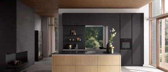 Die traditionelle Optik «Wiener Geflecht» wird als Prägung in der Holzfurnierfront zum Hingucker in der Küche. - © Häcker Küchen/dpa-tmn