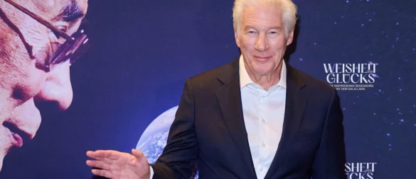 Schauspieler Richard Gere trat am Abend in Berlin auf. - © Annette Riedl/dpa