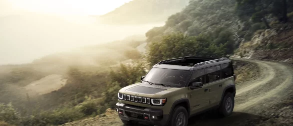 Kommt mit Allradantrieb, der auch für schweres Gelände wie etwa Wüsten-Trails gerüstet sein soll: der Jeep Recon. - © Jeep/Stellantis/dpa-tmn