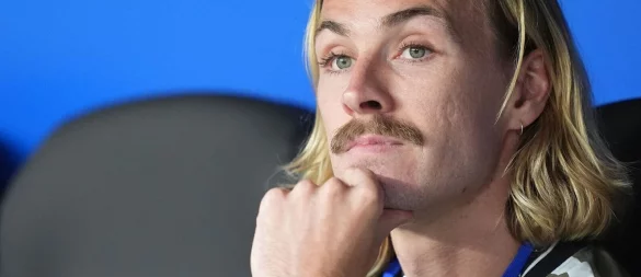 Die Debatte um Kapitän Jackson Irvine bewegt den FC St. Pauli. (Archivbild) - © Marcus Brandt/dpa