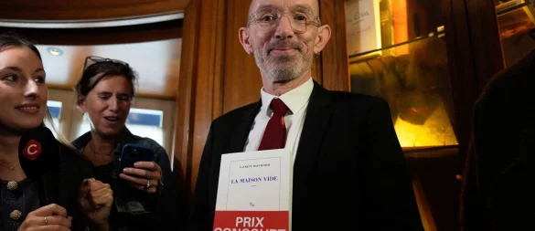 Die Romane von Laurent Mauvignier behandeln Themen wie Schuld, Trauma und gesellschaftliche Konflikte. - © Michel Euler/AP/dpa