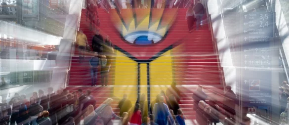 Am ersten Messetag wird der renommierte Preis der Leipziger Buchmesse im kommenden Jahr vergeben. Das Interesse der Verlage daran ist groß. (Archivbild) - © Hendrik Schmidt/dpa