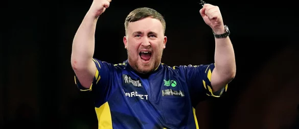 Endlich! Darts-Star Luke Littler hat die Führerscheinprüfung bestanden. (Archivbild) - © Zac Goodwin/PA Wire/dpa