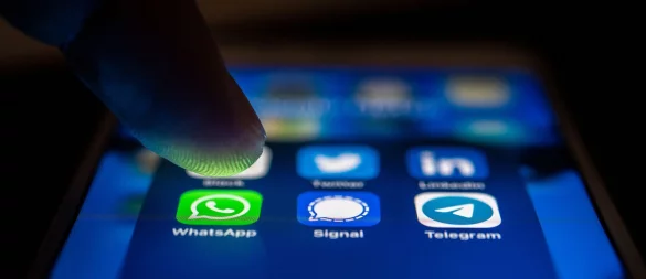 Mal schnell das Arbeitsverhältnis per Whatsapp kündigen? Keine gute Idee. - © Zacharie Scheurer/dpa-tmn