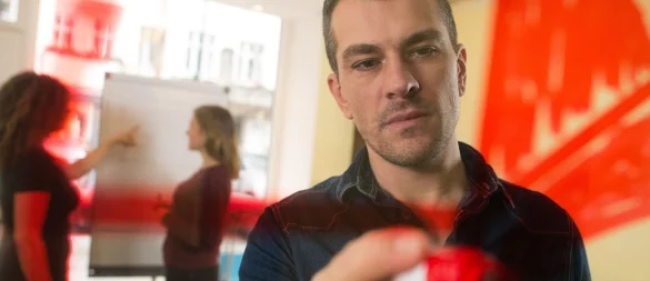 Neue Perspektiven sichtbar machen: Mit klarem Fokus und kreativen Ideen den Arbeitsalltag entrümpeln. - © Klaus-Dietmar Gabbert/dpa-tmn