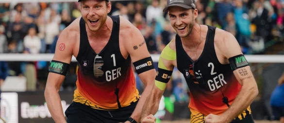 Ohne Mühe bei der WM in die K.o.-Runde: Nils Ehlers (l) und Clemens Wickler (Archivbild) - © Marius Becker/dpa