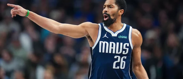 Von der NBA in die Bundesliga: Basketball-Routinier Spencer Dinwiddie heuert beim FC Bayern an. (Archivbild) - © Julio Cortez/AP/dpa