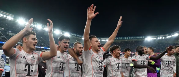 Bayerns Spieler jubeln nach dem Spiel. - © Federico Gambarini/dpa