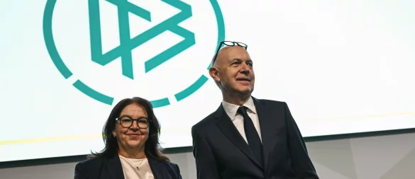 DFB-Spitzenfunktionäre Heike Ullrich und Bernd Neuendorf: großer Schritt für die Frauen-Bundesliga - © Arne Dedert/dpa