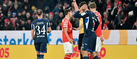 Wieder einmal Rot-Sünder: Dominik Kohr (Mitte) vom FSV Mainz 05 - © Torsten Silz/dpa