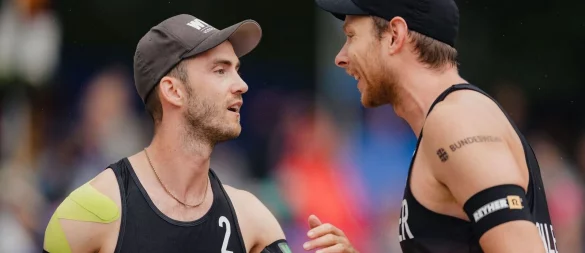 Nils Ehlers (r) und Clemens Wickler stehen m WM-Viertelfinale. - © Marius Becker/dpa
