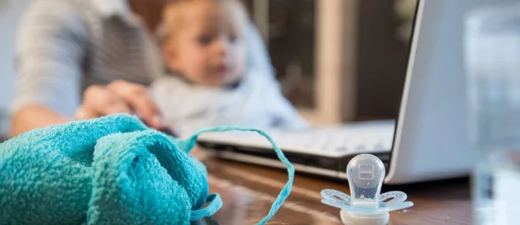 Auf der Webseite der Bundesagentur für Arbeit gibt es eine praktische Übersicht, wann das Kindergeld ausgezahlt wird. - © Christin Klose/dpa-tmn