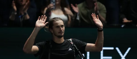 Gegen Jannik Sinner ist Tennisprofi Alexander Zverev chancenlos. - © Christophe Ena/AP/dpa