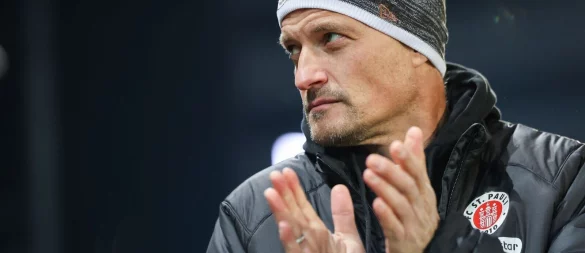 Alexander Blessin bleibt auch nach schwachen Ergebnissen Trainer beim FC St. Pauli. - © Christian Charisius/dpa