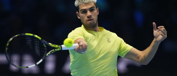 Carlos Alcaraz macht das Traumfinale bei den ATP Finals perfekt. - © Antonio Calanni/AP/dpa