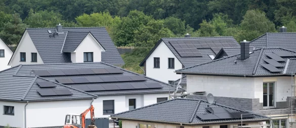 Vorsicht: Einschränkungen, die Bauherren den Zutritt zur Baustelle verwehren, verstecken sich oft in den AGBs eines Bauvertrags. - © Sebastian Gollnow/dpa/dpa-tmn