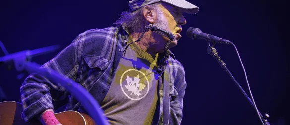 Neil Young wird 80. (Archivbild) - © Valentin Flauraud/KEYSTONE/dpa