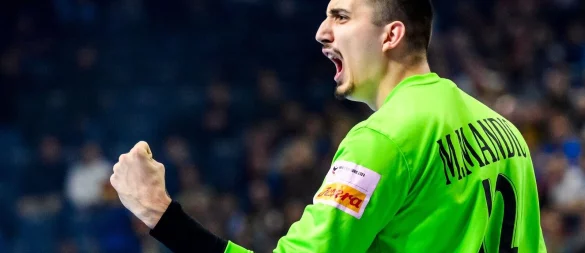 Magdeburgs Torwart Matej Mandic wurde nach der Pause zum Rückhalt. (Archivbild) - © Tom Weller/dpa