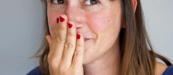 Manche Menschen werden in unangenehmen Situationen schnell rot - und haben unverhältnismäßig große Angst davor. Das muss nicht sein! - © Silvia Marks/dpa-tmn