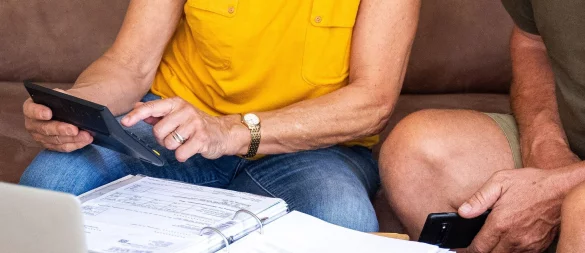 Zur Abgabe einer Steuererklärung verpflichtet sind Rentnerinnen und Rentner immer dann, wenn ihr zu versteuerndes Einkommen den jährlichen Grundfreibetrag übersteigt. - © Benjamin Nolte/dpa-tmn