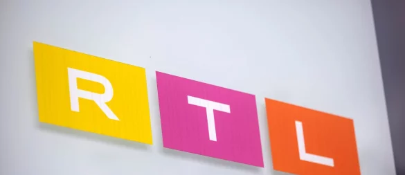 Noch hüllt sich RTL in Schweigen, wer ins nächste Dschungelcamp zieht. (Illustration) - © Thomas Banneyer/dpa