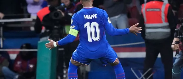 Erst Torjubel, dann Verletzung: Kylian Mbappé muss eine Zwangspause einlegen. - © Michel Euler/AP/dpa