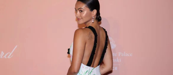 "Riverdale"-Schauspielerin Camila Mendes ist jetzt verlobt. (Archivbild) - © Vianney Le Caer/Invision/AP