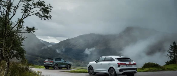 Aufgefrischter Doppelpack: Den überarbeiteten Q3 fährt Audi als Steilheck und Fließheck Sportback (rechts) vor. - © Audi AG/dpa-tmn