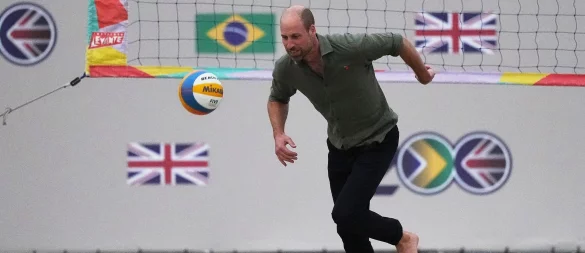 William spielte an der legendären Copacabana. - © Silvia Izquierdo/AP/dpa