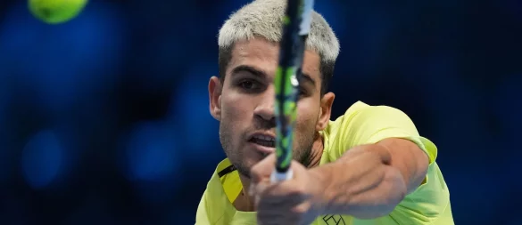Carlos Alcaraz musste im zweiten Match hart kämpfen. - © Antonio Calanni/AP/dpa