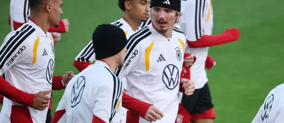 Stürmer Woltemade wirkt im DFB-Umfeld gelassen. - © Christian Charisius/dpa