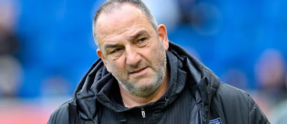 Tief frustriert: Heidenheims Trainer Frank Schmidt nach der Niederlage bei Hoffenheim. - © Uwe Anspach/dpa