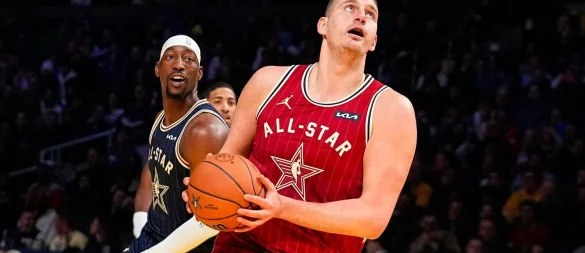 Nikola Jokic wird beim nächsten All-Star-Spiel der NBA ziemlich sicher für das "Team World" auflaufen. (Archivfoto) - © Darron Cummings/AP/dpa