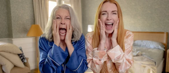 Jamie Lee Curtis als Tess Coleman und Lindsay Lohan als Anna Coleman in Disneys "Freakier Friday". - © Glen Wilson/Disney Enterprises/dpa