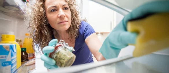 Zeit für Kühlschrank-Wellness: Regelmäßiges Reinigen und clevere Ordnungssysteme halten alles frisch. - © Christin Klose/dpa-tmn