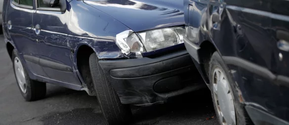 Erst «Quiiieeetsch» - dann «Bumms»? Ja, so klingt es oft, wenn ein Auto auffährt - über die Schuldfrage gibt es danach oft Streit vor Gericht. - © Jan Woitas/dpa/dpa-tmn