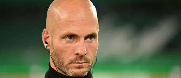 Wolfsburgs Trainer Paul Simonis. - © Swen Pförtner/dpa