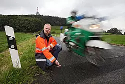 Rüttelfelder bremsen 

leichtsinnige Motorradfahrer - © Kreis Lippe