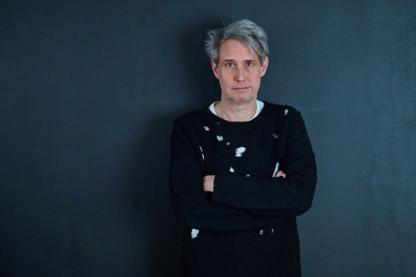 Auch Tocotronic-Sänger Dirk von Lowtzow beteiligt sich an der Kampagne. - © Annette Riedl/dpa