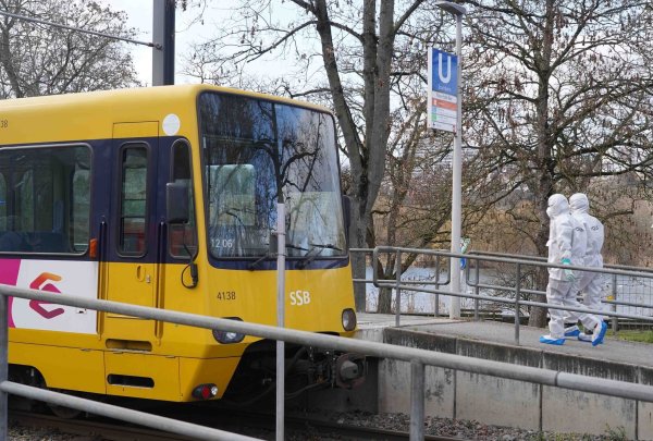 Ein Zwölfjähriger ist bei einem Unfall mit einer Straßenbahn tödlich verletzt worden. - © Andreas Rosar/dpa