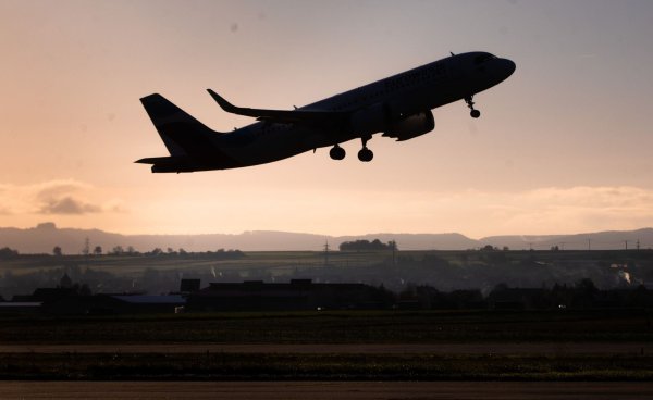 Die Zahl der Passagiere in Deutschland wächst, aber der heimische Luftverkehr schwächelt. (Archivbild) - © Christoph Schmidt/dpa/dpa-tmn
