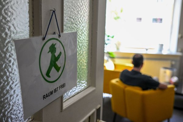Offene Türen, neue Perspektiven: Suizidalität nicht totschweigen, sondern darüber reden. - © Jens Kalaene/dpa/dpa-tmn
