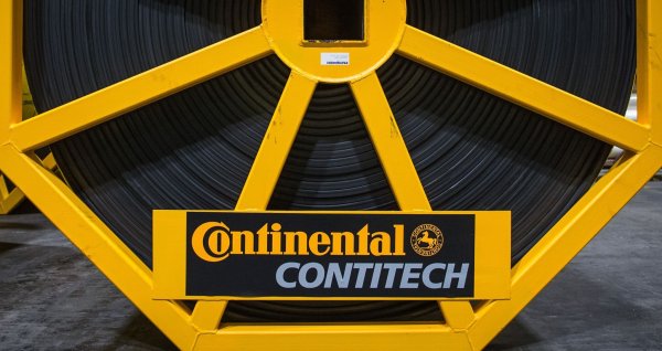 Förderbänder aus Gummi und Metalldrähten, die Contitech herstellt, werden vor allem in der Industrie eingesetzt. (Archivbild) - © Ole Spata/dpa