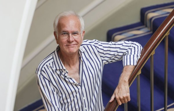 Harald Schmidt achtet sehr genau darauf, wie Bundestagspolitiker angezogen sind (Archivbild). - © Oliver Berg/dpa